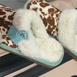 ARIAT JACKIE EXOTIC PONY FOOTWEAR LADIES SLIPPERS new without the box in size 6